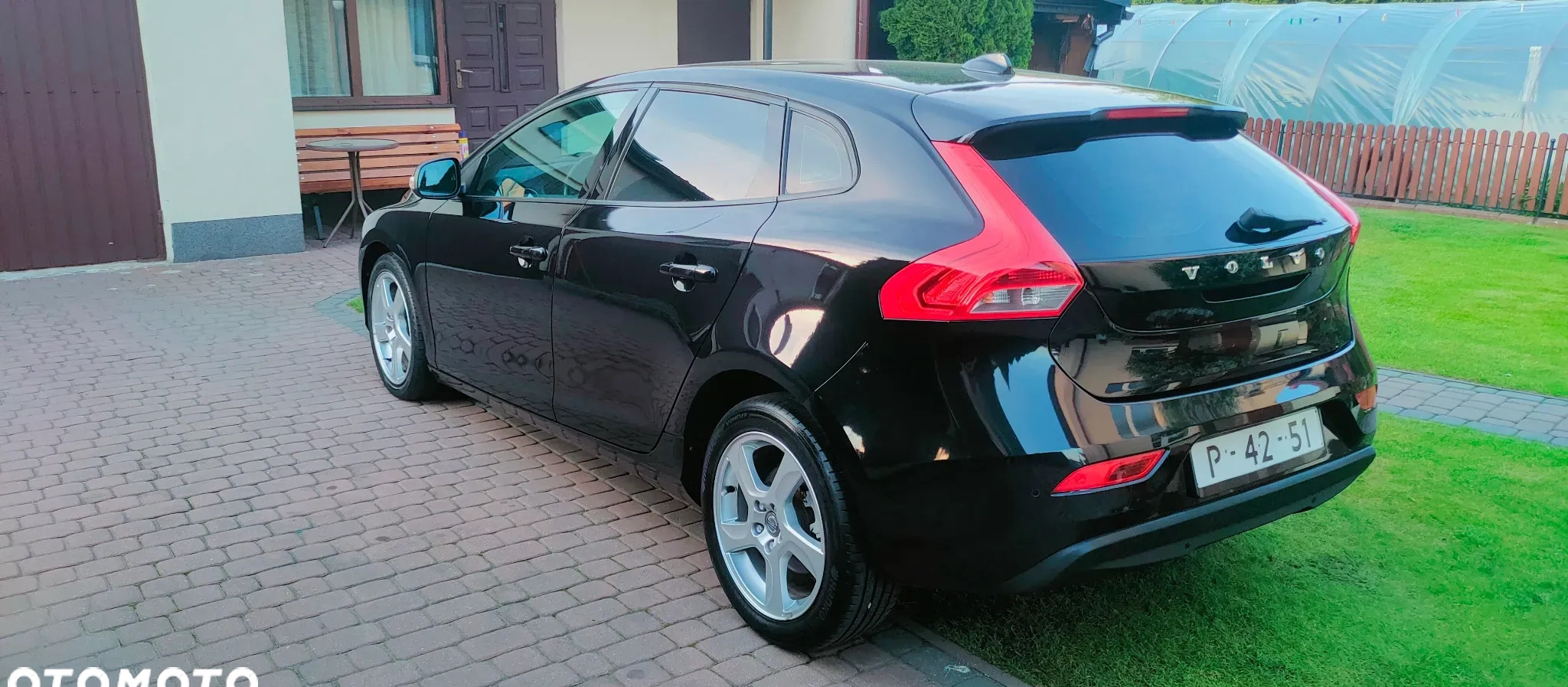 Volvo V40 cena 32900 przebieg: 208000, rok produkcji 2012 z Otmuchów małe 277